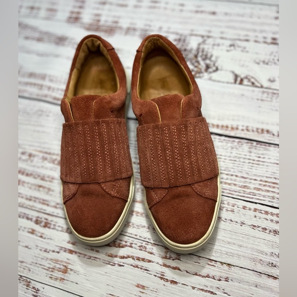 Like new worn once FRYE Women's Suede Rosewood Ivy Gore Slip On Shoes Size 5.5 - Picture 2 of 7